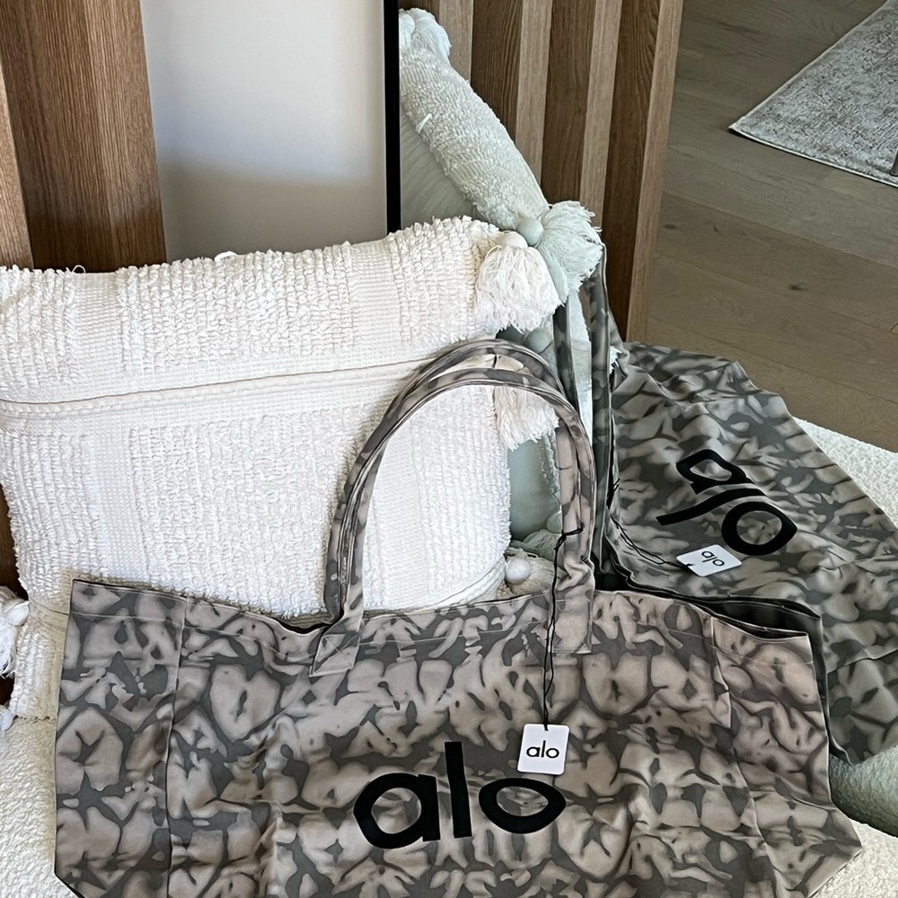 ALO Yoga tie-die Tote Bag